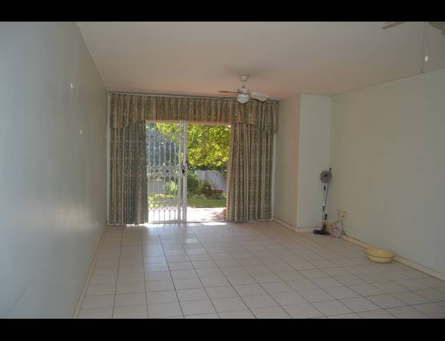 2 BEDROOM FLAT FOR SALE IN SCOTTBURGH CENTRAL